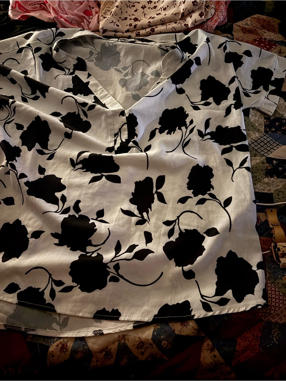 Source Unknown White Blouse with Black Floral Pattern